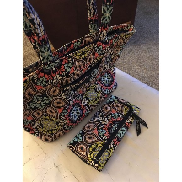 VERA BRADLEY Quilted Floral & Paisley Print Medium Bag W/Matching Wallet CLEAN - Picture 12 of 12